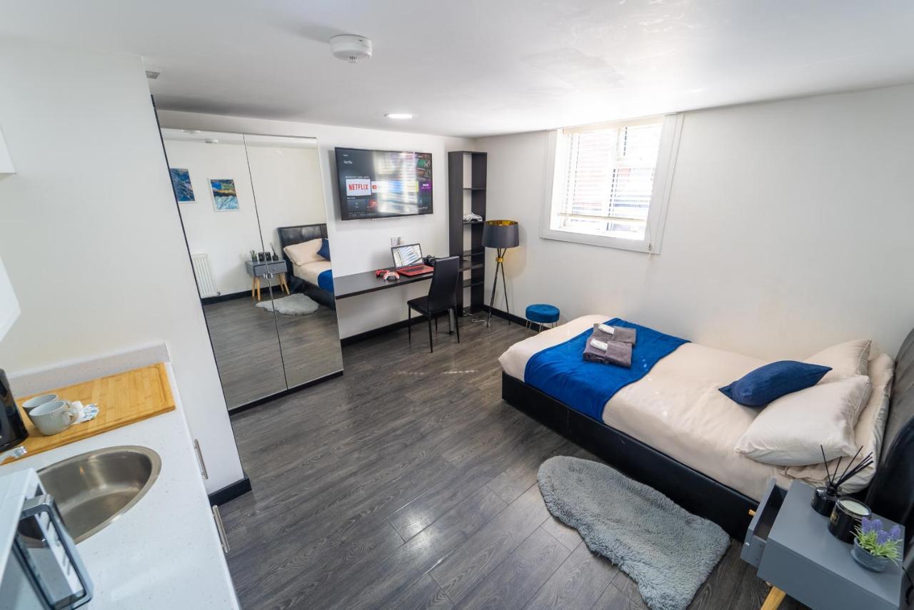 Stay Sa Cosy Equipped Studios Available 10 Mins From The City! Free Wifi &50" Smart Tv'S! Birmingham Room photo