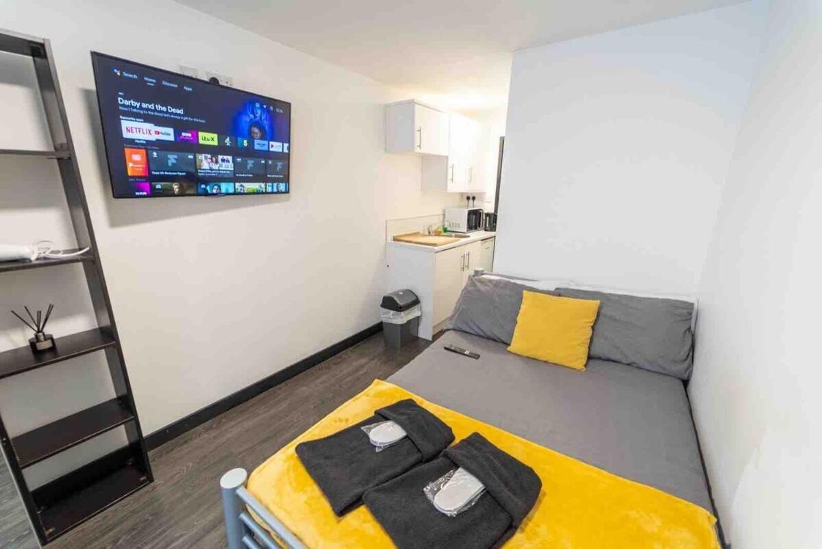 Stay Sa Cosy Equipped Studios Available 10 Mins From The City! Free Wifi &50" Smart Tv'S! Birmingham Exterior photo